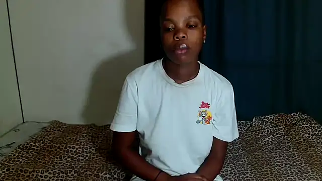 SexyLatoya05 online show from November 18, 2025, 5:16 pm