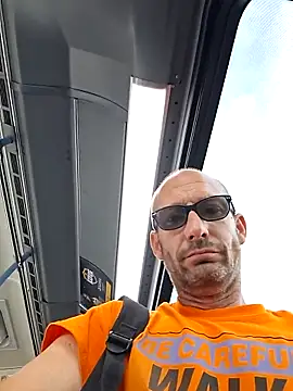 Snapshot of whateveruwanthowever chatting on November 14, 2025, 7:28 pm whateveruwanthowever online show from November 14, 2025, 7:28 pm