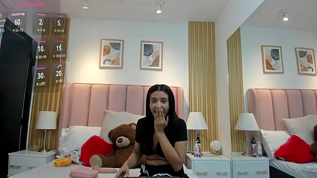 Aithana Petite online show from December 1, 2025, 1:50 am