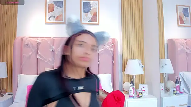 Aithana Petite online show from October 31, 2025, 3:36 am