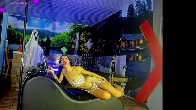 Zakura hot 25 online show from October 17, 2025, 4:16 am