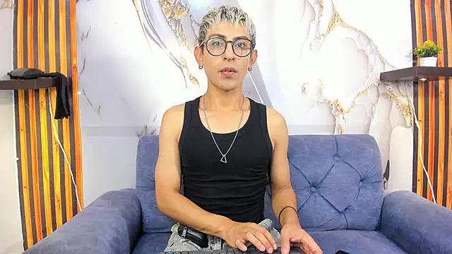 Snapshot of Axiel_LatinBoy chatting on October 22, 2025, 3:28 am Axiel LatinBoy online show from October 22, 2025, 3:28 am