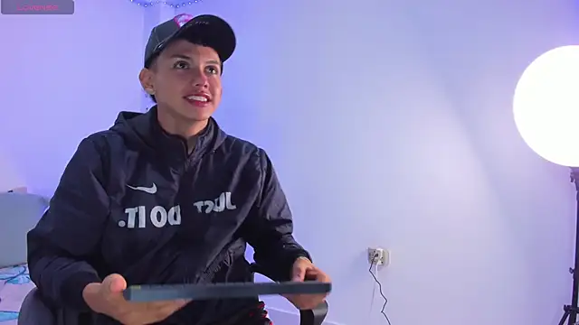 Axel Cody  online show from October 18, 2025, 11:23 am