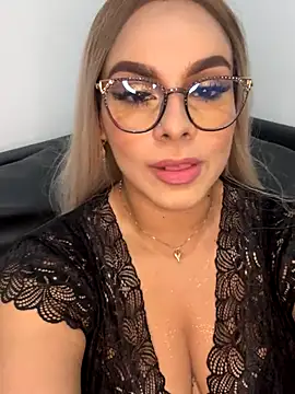 Snapshot of BBWCami_ chatting on October 16, 2025, 3:26 am BBWCami online show from October 16, 2025, 3:26 am