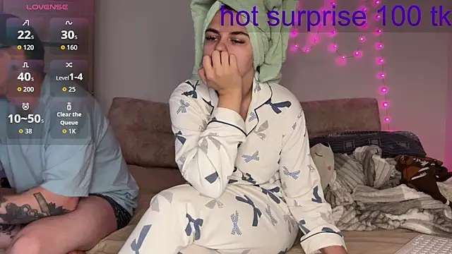 live sexy online show from April 15, 2026, 7:47 am