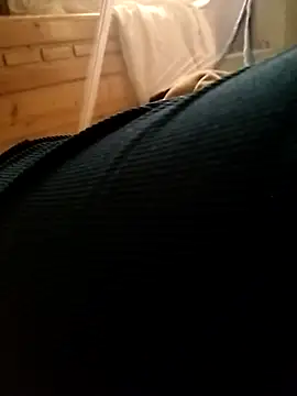 Snapshot of Amanda-_ena- chatting on March 1, 2026, 6:46 am Amanda- ena- online show from March 1, 2026, 6:46 am