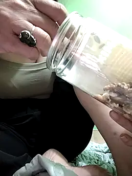 Snapshot of Amanda-_ena- chatting on February 21, 2026, 2:52 pm Amanda- ena- online show from February 21, 2026, 2:52 pm