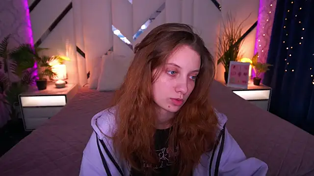 CuteeFoxy online show from February 3, 2026, 2:44 pm