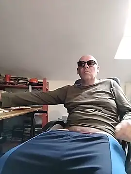 nicolaspgarnier online show from April 4, 2026, 2:23 pm