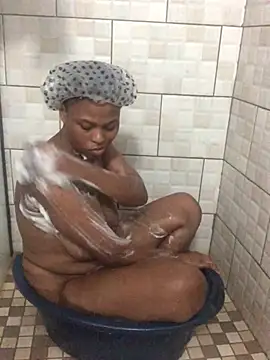 Snapshot of Bubbles156 chatting on February 17, 2026, 8:17 pm Bubbles156 online show from February 17, 2026, 8:17 pm