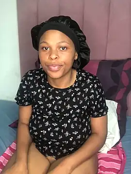 Snapshot of Bubbles156 chatting on February 16, 2026, 2:43 am Bubbles156 online show from February 16, 2026, 2:43 am