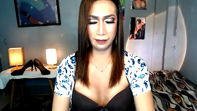 littleredbunny27 online show from April 8, 2026, 7:04 pm