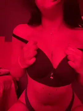 Snapshot of Moreninharai chatting on October 15, 2025, 5:21 pm Moreninharai online show from October 15, 2025, 5:21 pm