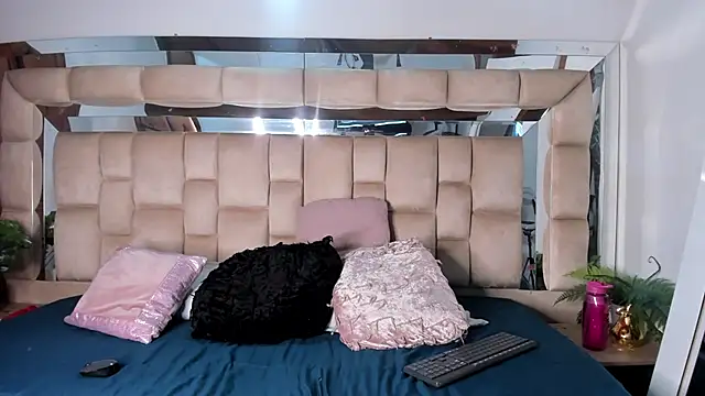 Hanna Garciia online show from October 15, 2025, 8:28 pm