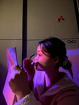 Snapshot of noe-00 chatting on November 1, 2025, 2:33 pm noe-00 online show from November 1, 2025, 2:33 pm