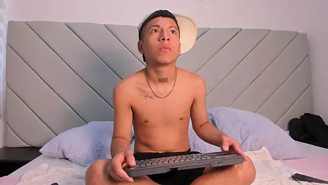 little kris1 online show from October 18, 2025, 12:29 pm