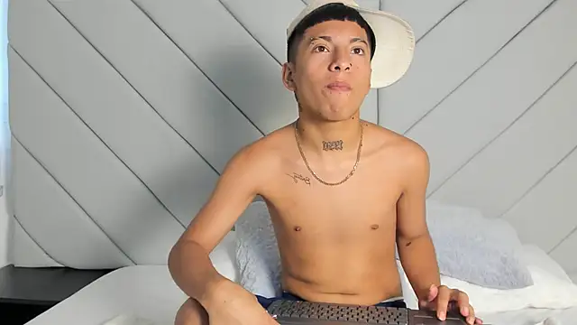 little kris1 online show from November 10, 2025, 12:32 pm