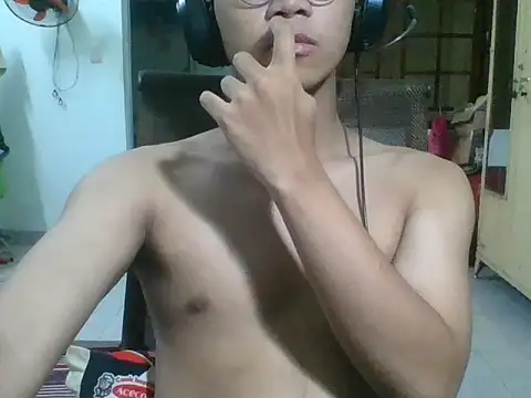 kave2033 online show from October 19, 2025, 3:26 pm