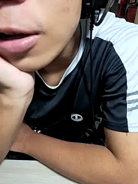 kave2033 online show from October 14, 2025, 2:39 pm