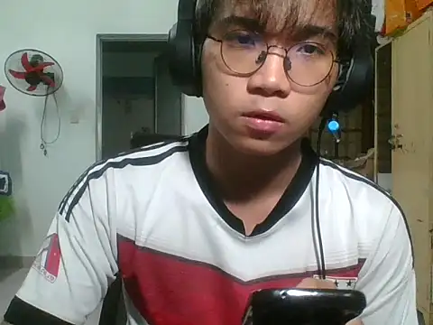 kave2033 online show from November 3, 2025, 3:15 pm