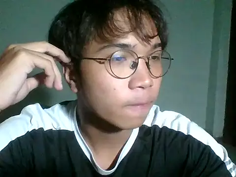 kave2033 online show from October 28, 2025, 4:06 pm