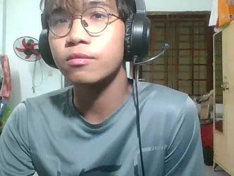 kave2033 online show from November 2, 2025, 2:55 pm