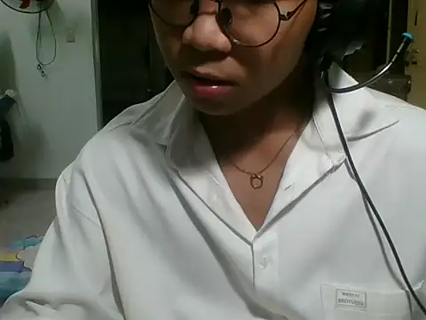 kave2033 online show from October 21, 2025, 3:22 pm