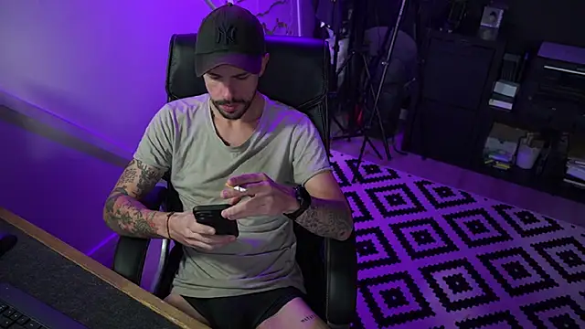 monsieurguitsxxx online show from November 20, 2025, 1:12 pm