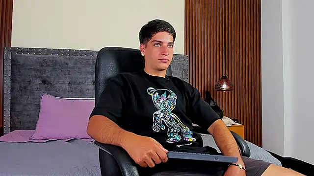 Snapshot of Apolo_moon18 chatting on October 14, 2025, 8:53 pm Apolo moon18 online show from October 14, 2025, 8:53 pm
