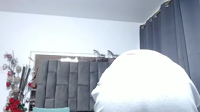 Snapshot of Salmma_Milf chatting on February 12, 2026, 12:05 pm Salmma Milf online show from February 12, 2026, 12:05 pm