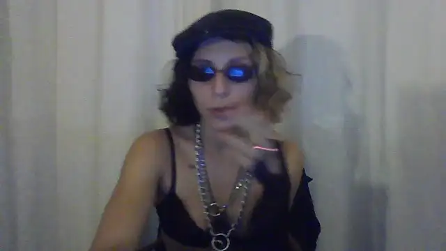 Snapshot of yvessblue chatting on March 8, 2026, 12:27 am yvessblue online show from March 8, 2026, 12:27 am