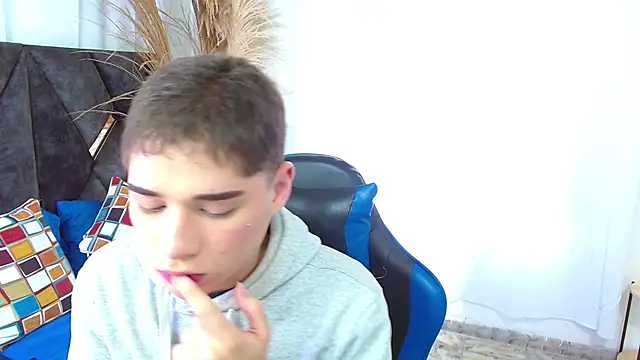 Mattass18 online show from December 4, 2025, 1:43 pm