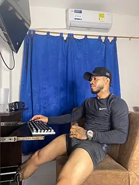 Kylian Alessandro online show from December 1, 2025, 12:39 pm