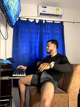 Kylian Alessandro online show from December 4, 2025, 3:11 pm