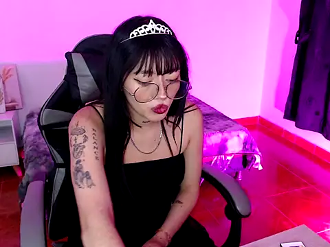 Isabella  666 online show from November 28, 2025, 4:12 am