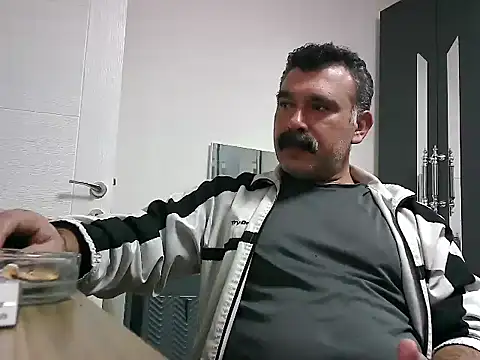 Snapshot of meroglu45 chatting on October 18, 2025, 5:04 pm meroglu45 online show from October 18, 2025, 5:04 pm