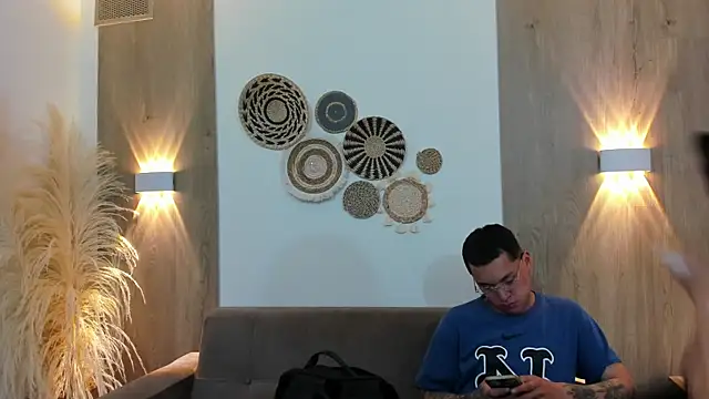 AnnieAndLeandro online show from January 7, 2026, 8:14 pm