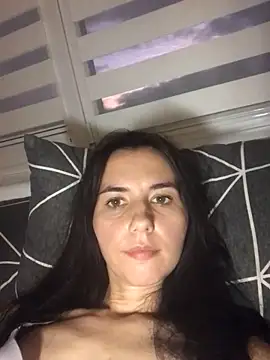 Snapshot of oliviya_mur chatting on October 18, 2025, 3:47 pm oliviya mur online show from October 18, 2025, 3:47 pm