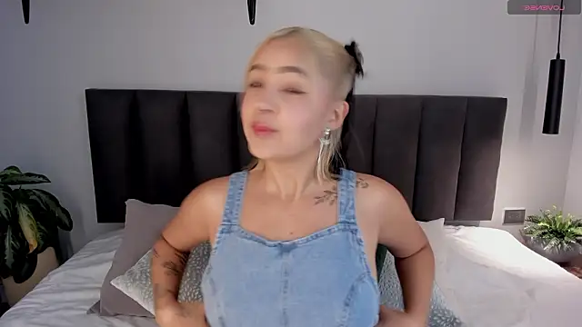 Snapshot of AilanaCortes chatting on February 2, 2026, 12:26 pm AilanaCortes online show from February 2, 2026, 12:26 pm