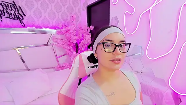 DevoraCarther online show from November 13, 2025, 3:05 pm