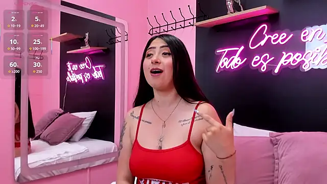 JuliethCruz  online show from November 3, 2025, 12:31 pm