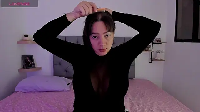 Saraarouusee online show from February 14, 2026, 3:12 pm