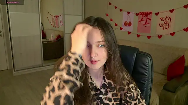 Snapshot of BellaSink chatting on October 28, 2025, 5:18 am BellaSink online show from October 28, 2025, 5:18 am