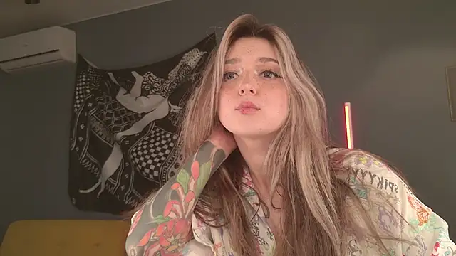 Snapshot of BellaSink chatting on May 8, 2026, 4:00 pm BellaSink online show from May 8, 2026, 4:00 pm