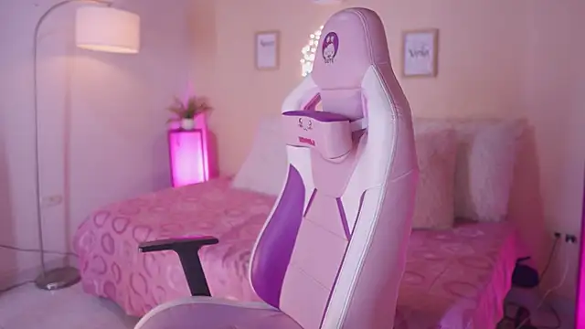 Meggie  online show from November 24, 2025, 11:16 pm