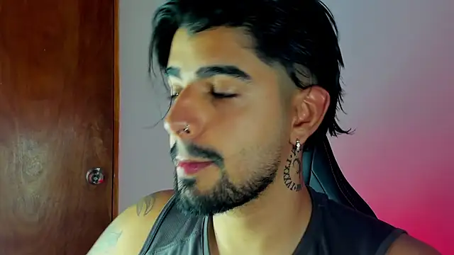 maximo black  online show from October 28, 2025, 7:35 pm