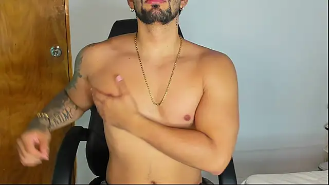 maximo black  online show from November 13, 2025, 10:46 pm