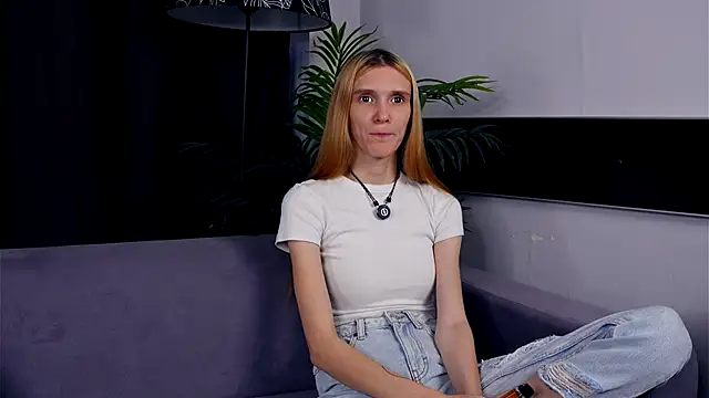 Snapshot of DelisaStrouse chatting on October 15, 2025, 8:11 am DelisaStrouse online show from October 15, 2025, 8:11 am