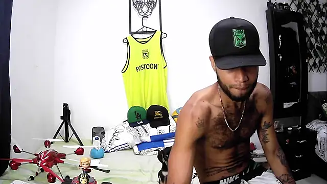 Snapshot of AXionX chatting on November 7, 2025, 9:47 am AXionX online show from November 7, 2025, 9:47 am