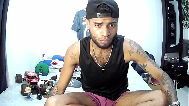 Snapshot of AXionX chatting on November 8, 2025, 10:41 am AXionX online show from November 8, 2025, 10:41 am